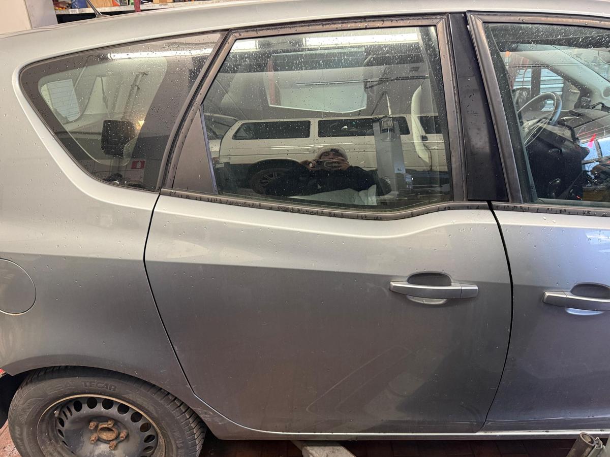 Opel Meriva B BJ10 original T&uuml;r hinten rechts Z179 Silbersee Metallic Rohbau